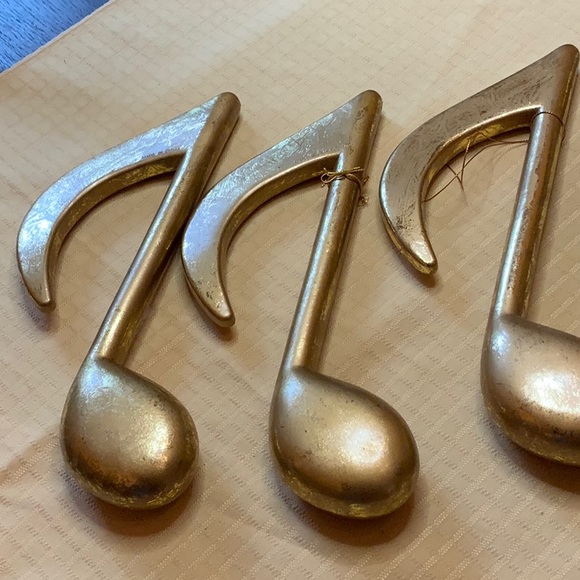 Musical notes in gold leaf - Picture 2 of 4